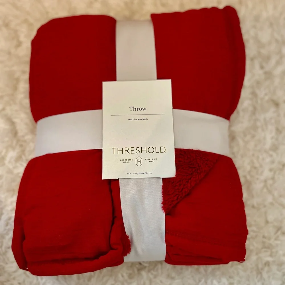 Threshold Red Textured Throw Blanket 50x60 Plush Sherpa Lining‎ Machine Washable